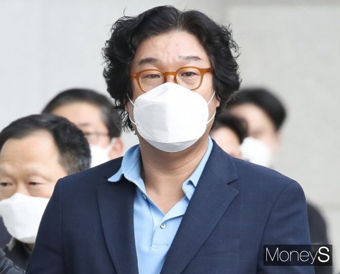 김성태 전 쌍방울 그룹 회장이 북한에 800만달러(약 98억원) 외에 50만달러(약 6억원)를 추가로 건넸다고 진술해 검찰이 그 목적을 파악 중이다. 사진은 지난달 17일 인천공항을 통해 입국한 김 전 회장. /사진=임한별 기자