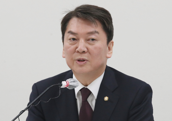 국민의힘 당권주자인 안철수 의원이 자신을 향한 친윤계의 공세에 "여론조사 추세를 보고 불안감을 느낀 것"이라고 예상했다. 사진은 지난 2일 서울 마포구 마포대로 마포포럼 사무실에서 열린 '제66차 더좋은 세상으로' 정례세미나에서 발언하는 안 의원. /사진=뉴스1