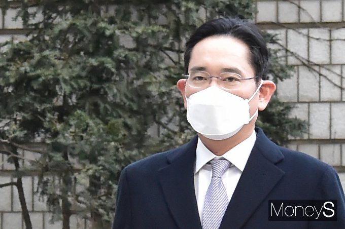 [머니S포토] 취임 100일째 맞은 이재용 삼전 회장, 당면 과제