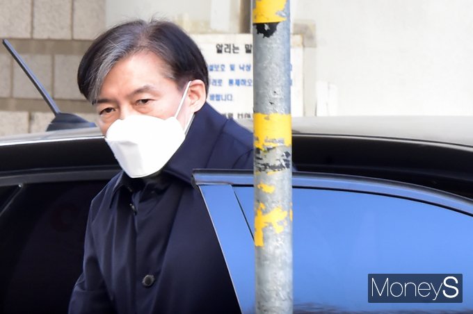 [머니S포토] 1심 선고공판 출석한 조국 전 장관