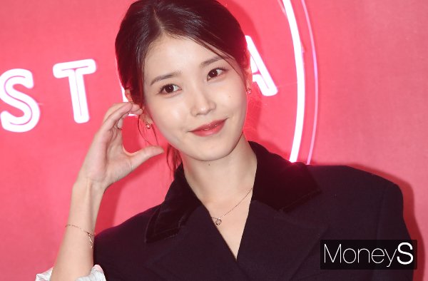가수 아이유가 비활동기에도 인기 검색어 1위를 차지하는 저력을 보여줬다. /사진=장동규 기자