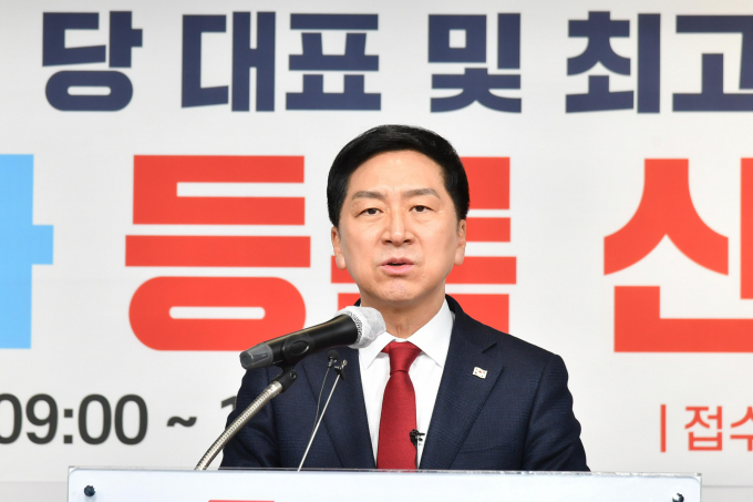 국민의힘 당대표 후보 김기현 의원이 "대통령이 안 의원과는 단독으로 만나본적 없다"며 안철수 의원을 겨냥했다. 사진은 2일 서울 여의도 중앙당사에서 정견발표 하는 김기현 의원. /사진=뉴시스