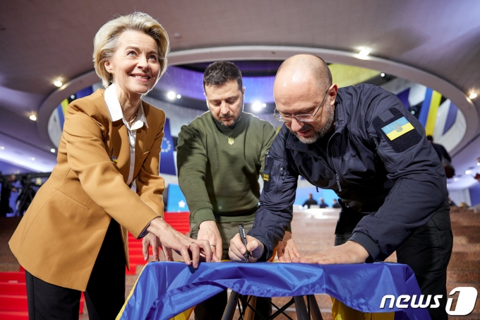 2(ð) ũ̳ Ű̿쿡 ε̸ Ű ũ̳ , Ͻ  Ѹ, 츣ٶ ̿ (EU)  ũ̳ ⿡ ϰ ִ. 2023.02.02/1  =1  News1 μ 
