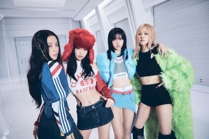 미국 음악 잡지 롤링스톤이 블랙핑크와 던, 방탄소년단 제이홉의 스타일을 칭찬했다. 사진은 그룹 블랙핑크. /사진제공=YG엔터테인먼트