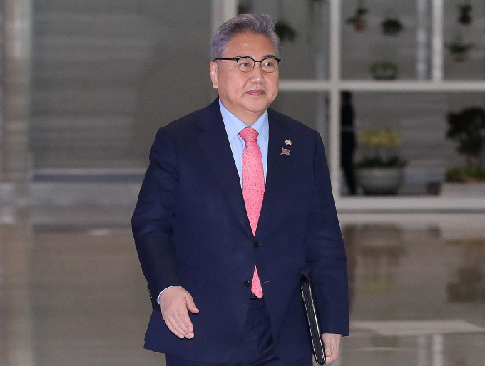 미국을 방문중인 박진 외교부 장관이 윤석열 대통령의 미국 방문에 대해 아직 확정된 것은 없다는 입장을 밝혔다. 사진은 박 장관이 지난 1일 인천공항을 통해 축국하는 장면. /사진=뉴스1 