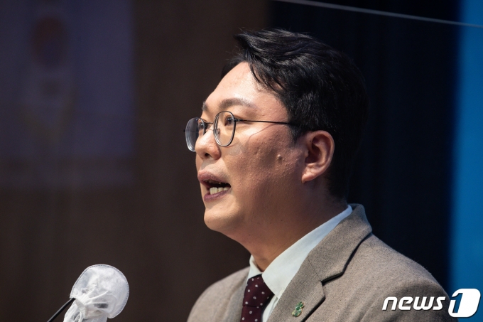 천하람 국민의힘 전남 순천갑 당협위원장이 3일 서울 여의도 국회 소통관에서 3·8 전당대회 당대표 출마를 선언하고 있다. 2023.2.3/뉴스1 ⓒ News1 유승관 기자