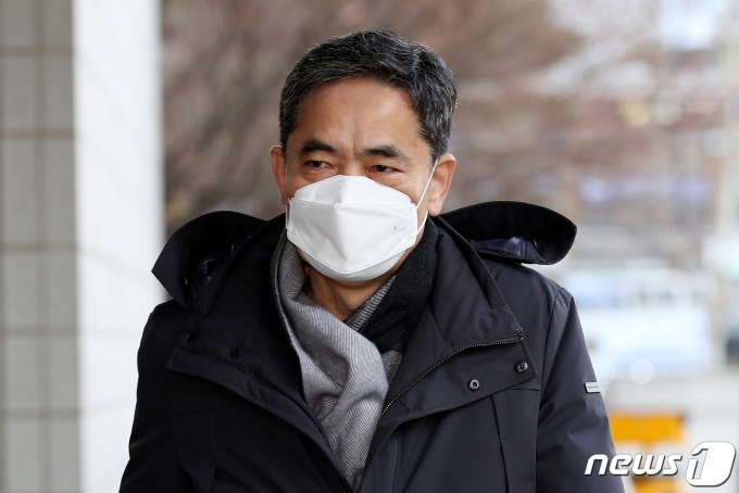 곽상도 전 의원이 30일 오전 서울 양천구 남부지법에서 열린 자유한국당 패스트트랙 사건 공판에 출석하고 있다. 2023.1.30/뉴스1 ⓒ News1 박지혜 기자