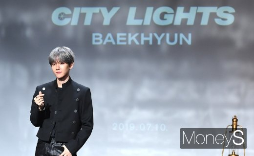 엑소 멤버 백현이 병역 의무를 마치면서 엑소 컴백이 주목된다. 사진은 2019년 7월 첫 솔로 앨범 ‘City Lights’ 쇼케이스 무대에 오른 백현. /사진=장동규 기자