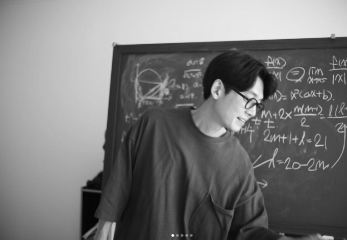 배우 정경호의 연기열정이 눈길을 사로잡는다. /사진=정경호 인스타그램