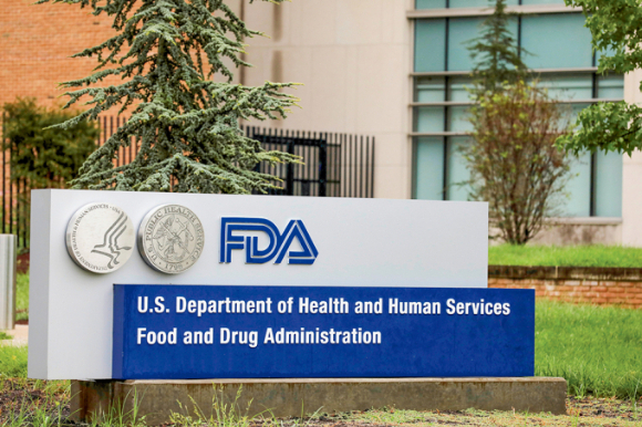 미국 식품의약국(FDA)은 신종 코로나바이러스 감염증(코로나19) 음성 판정을 받은 사람 중 코로나19 감염이 의심되는 사람도 먹는 코로나19 치료제를 처방받을 수 있도록 관련 규정을 개정했다. 사진은 미국 메릴랜드주에 위치한 FDA. /사진=로이터