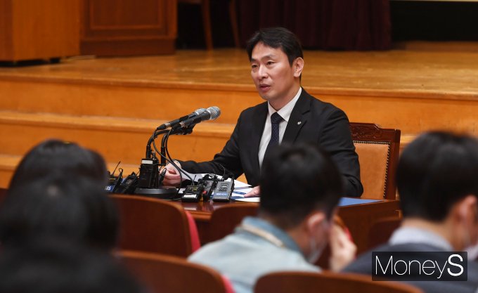 [머니S포토] 이복현 금감원장 