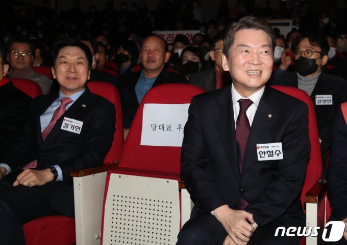 국민의힘 당대표 후보인 김기현(왼쪽), 안철수 의원. 2023.2.5/뉴스1 ⓒ News1 구윤성 기자