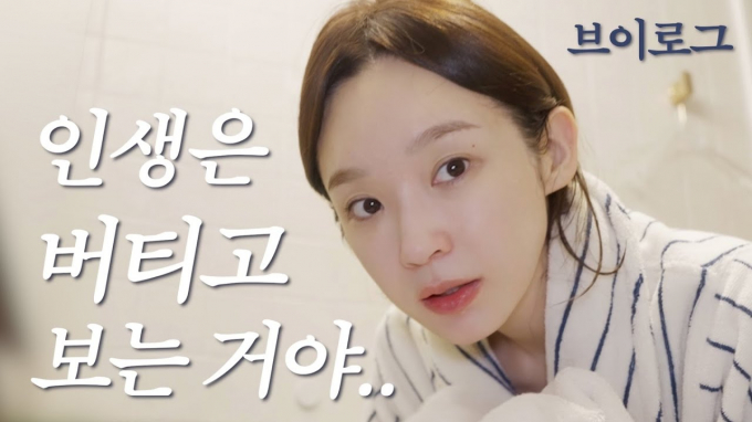 가수 강민경이 연이은 악재로 데뷔 이래 최대 위기에 봉착했다. /사진=강민경 유튜브 캡처