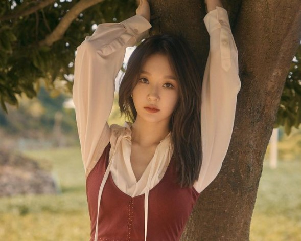  ‘열정 페이’ 논란에 휩싸였던 다비치 강민경이 한 달 만에 또 도마에 올랐다. /사진=강민경 인스타그램