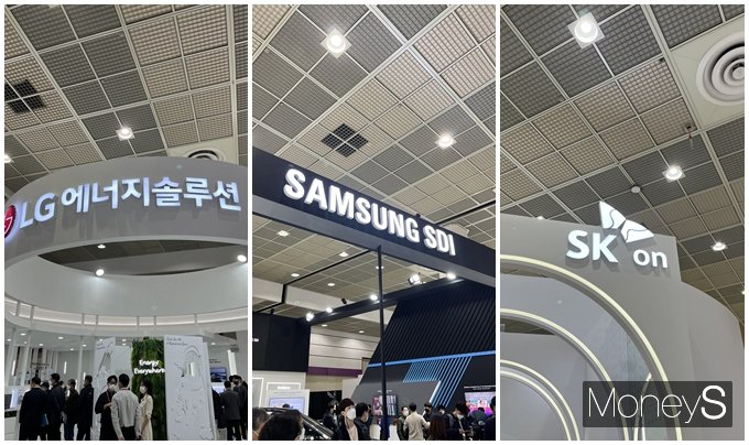 SK온이 지난해 배터리 3사 중 유일하게 적자를 기록했다. 사진은 지난해 3월 열린 ‘인터배터리 2022’에 참가한 배터리 3사. /사진=김동욱 기자
