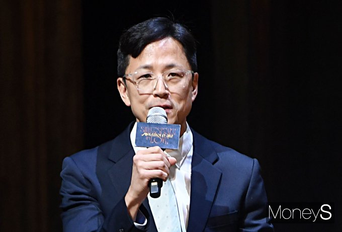 [머니S포토] 연극 '셰익스피어 인 러브'의 송한샘 프로듀서