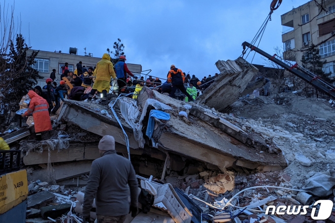 6일(현지시간) 규모 7.8의 강진이 강타한 튀르키예 남동부 샨르우르파의. ⓒ AFP=뉴스1