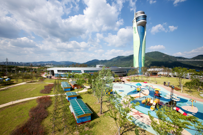 하남시(시장 이현재)가 7일 한국토지주택공사(LH)와의 미사지구 폐기물처리시설 설치비용의 원인자부담금 992억원 부과취소 소송대리인으로 김앤장 법률사무소와 수원고법 초대 수석부장판사 출신 변호사로 변호인단을 새롭게 구성해 소송에 총력 대응한다고 밝혔다. / 사진제공=하남시