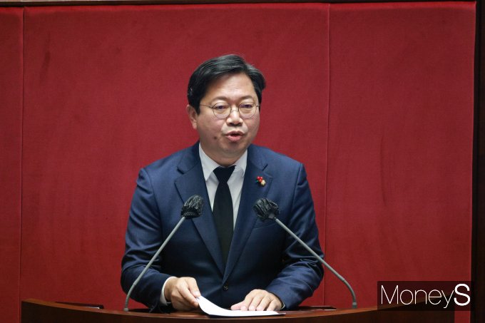 [머니S포토] 이상민 장관 탄핵소추안 제안설명하는 김승원 의원