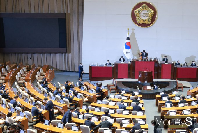 [머니S포토] 이상민 행안부 장관 탄핵소추안 가결…'헌정사상 첫 장관 탄핵'