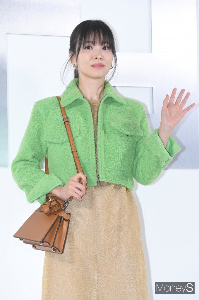 [머니S포토] 송혜교 '연진아, 나 지금 되게 신나~'