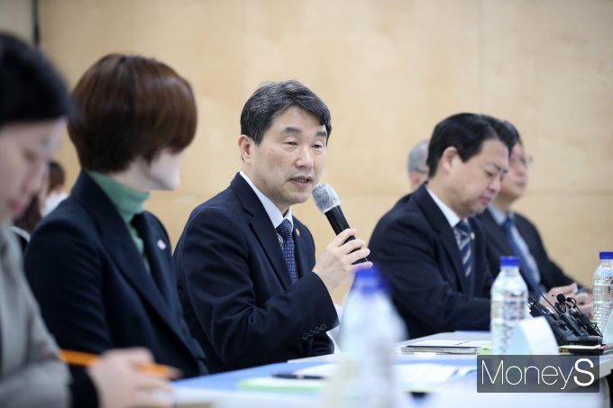 [머니S포토] 늘봄학교 관련 교원·학부모 현장 간담회, 발언하는 이주호 부총리