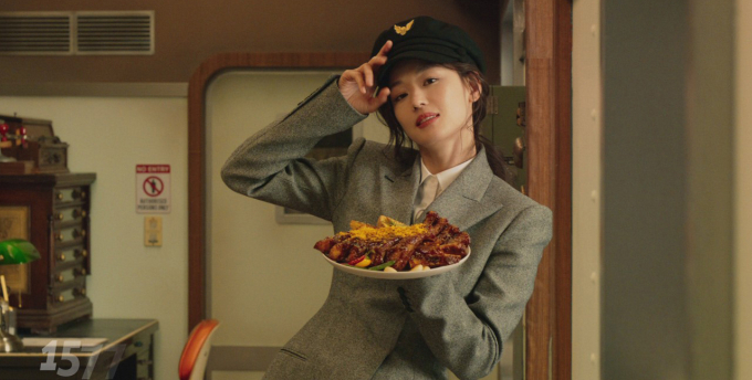 교촌과 bhc의 마케팅 전략 차이가 비교되고 있다. 사진은 배우 전지현의 bhc치킨 광고 이미지. /사진제공=bhc치킨