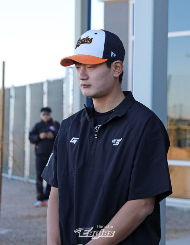 한화 이글스 신인 투수 김서현이 11일(한국시간) 미국 애리조나주 메사의 벨뱅파크에서 SNS 험담 논란에 대해 공식 사과했다./사진=한화이글스 