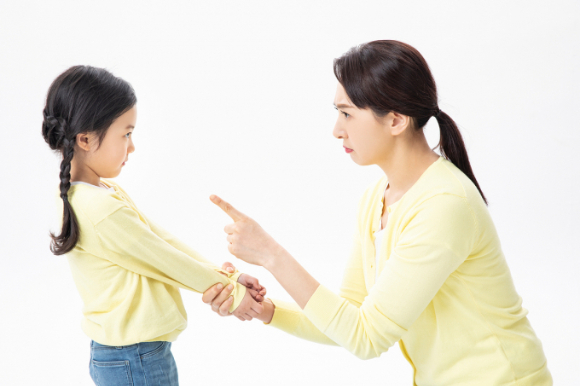 한 보육교사가 8세 아동을 훈육한다며 가슴을 꼬집어 아동복지법 위반 혐의 등으로 검찰에 송치됐다./사진=이미지투데이