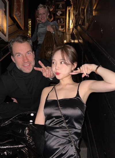 '얼짱시대' 출신 사업가 홍영기가 스페인에서 과감한 노출 패션을 선보여 이목이 쏠렸다./사진=홍영기 인스타그램 캡처