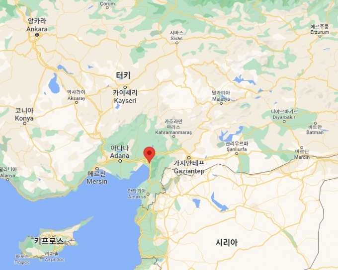 화살표로 표시된 지역이 튀르키예 남동부 에르진(Erzin) 지역이다. (구글 지도 갈무리) ⓒ News1 김성식 기자