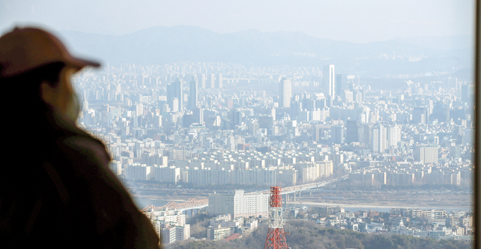  서울 중구 남산에서 바라본 도심의 아파트 단지/사진=뉴스1 