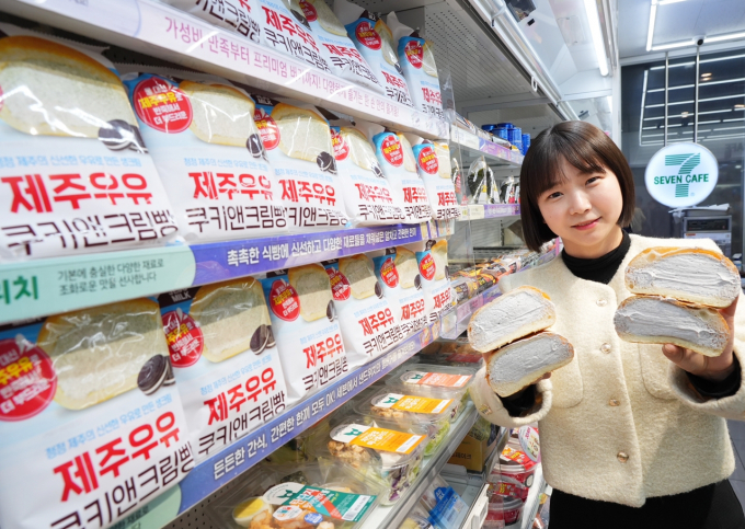 세븐일레븐, 제주우유 생크림빵 2탄 '제주우유 쿠키앤크림빵' 선봬