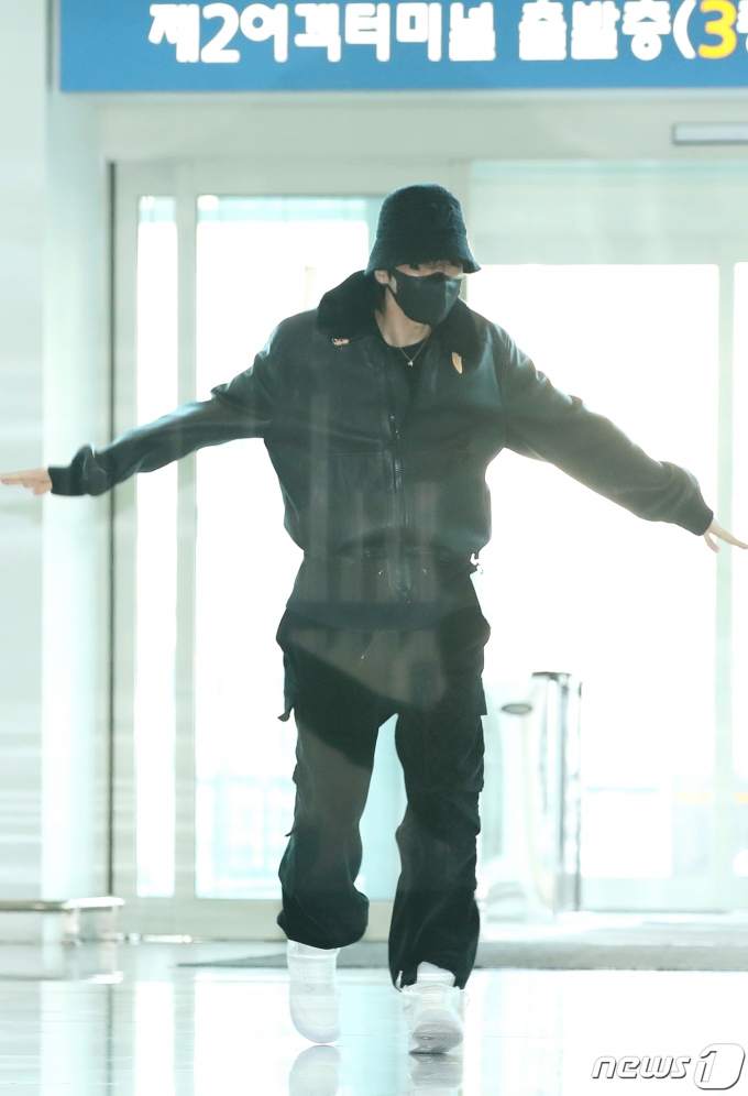 [사진] 방탄소년단 제이홉, 비행기 타고 떠나요