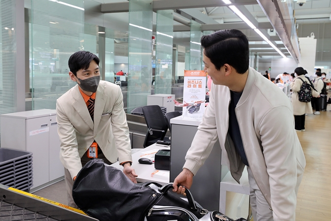제주항공이 스포츠와 골프 위탁 수하물 무제한 서비스를 운영하고 있다. /사진제공=제주항공