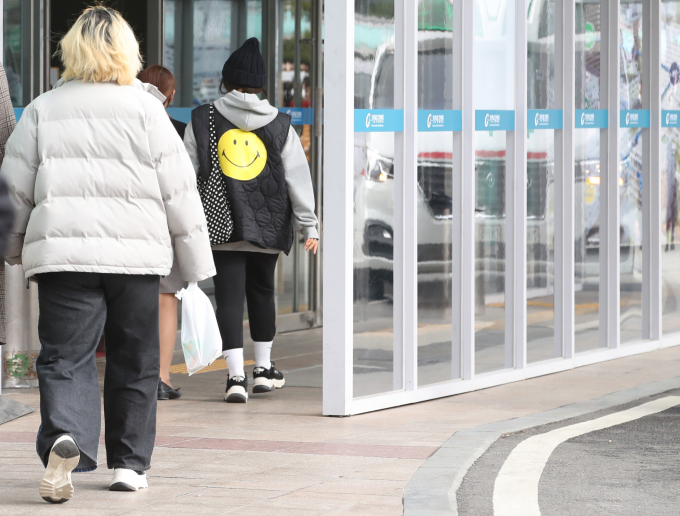 올해 하반기부터 소아가 고열이 나거나 넘어져 다쳤을 때 24시간 전화 의료 상담이 가능해진다. 지난해 12월13일 전공의 부족으로 소아청소년과 입원을 잠정 중단한 가천대 길병원 모습./사진=뉴스1