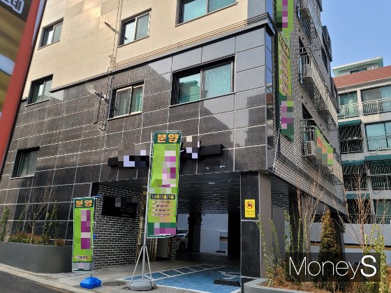 서울 강서구 화곡동. 골목마다 신축빌라 분양을 홍보하는 현수막을 어렵지 않게 발견할 수 있었다. /사진=신유진