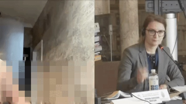 루마니아 사회민주당(PSD) 소속 알베르토 이오시프 카라이안 시의원. (유튜브 갈무리)