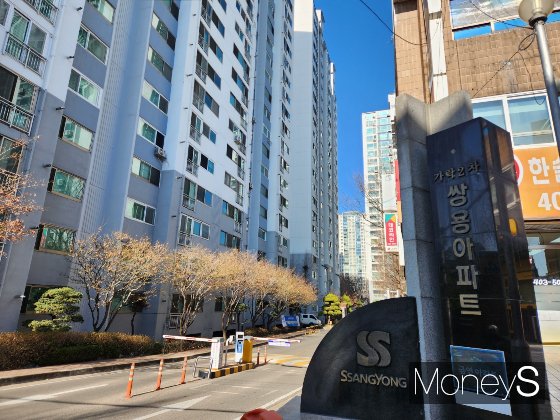 '가락상아2차' 아파트에서 버스를 지하철로 한 정거장 떨어진 거리에 있는 서울 송파 가락동 '가락쌍용2차' 아파트 전경.  1999년 준공됐다./사진=정영희 기자