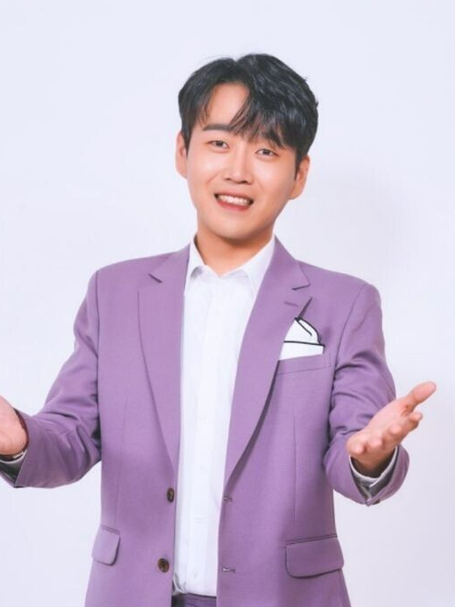 폭력 전과와 학교 폭력 논란이 불거진 MBN '불타는 트롯맨' 출연자 황영웅 전 여자친구들의 폭로가 나왔다. 사진은 황영웅. /사진=MBN '불타는 트롯맨' 제공