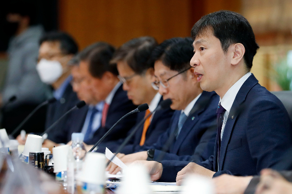이복현 금융감독원 원장이 2일 서울 영등포구 금융투자협회에서 열린 증권사 CEO와 간담회에서 발언하고 있다./사진=뉴시스