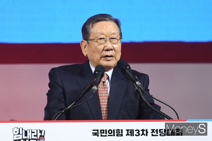 [머니S포토] 국민의힘 제3차 전당대회, 인사말 하는 유흥수 선관위원장