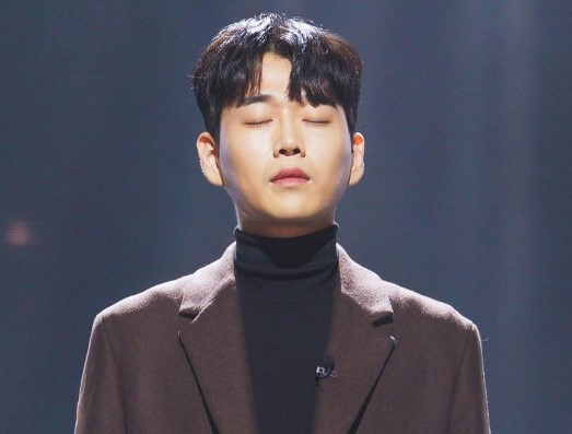 과거 행실 문제로 도마에 올랐던 트로트 가수 황영웅이 결국 MBN 트로트 오디션 <불타는 트롯맨>에서 하차를 선언했다./사진=MBN '불타는 트롯맨' 공식 인스타그램