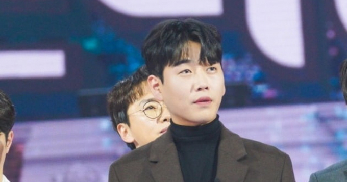 폭행 논란으로 '불타는 트롯맨'에서 하차한 가수 황영웅이 활동을 계획하고 있다는 소식이 알려졌다. /사진=MBN 제공