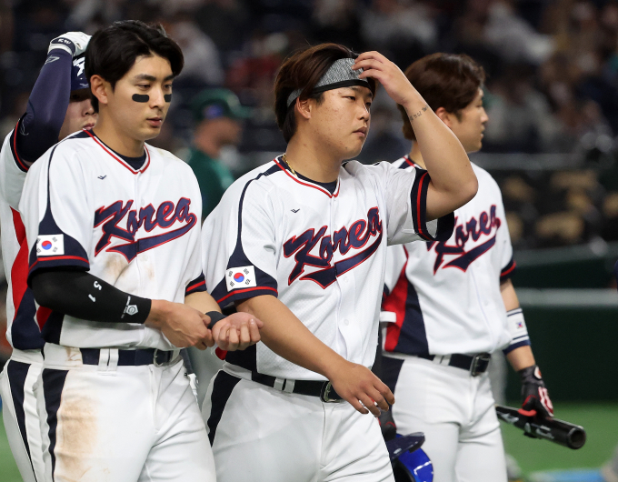 월드베이스볼클래식(WBC)에 나선 한국 야구대표팀이 9일 일본 도쿄돔에서 열린 호주와의 첫 경기에서 7-8로 덜미를 잡혔다. 사진은 경기 후 허탈해 하는 대표팀 선수들. /사진=뉴스1