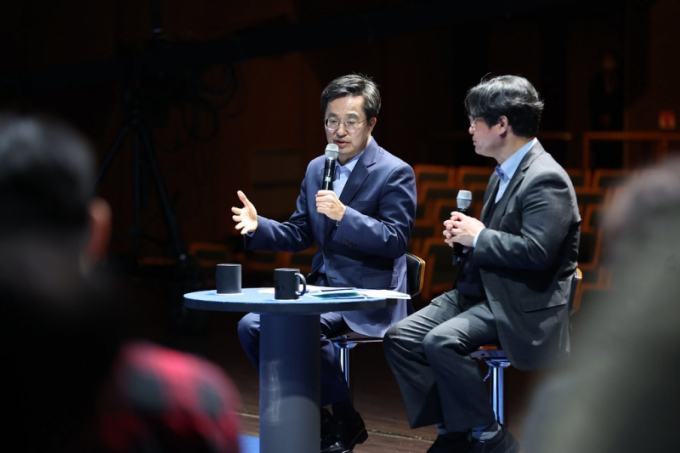 9일 오후 경기아트센터 대극장에서 열린 경기 예술인 소통 토론회에서 김동연 경기도지사가 인사말을 하고 있다. / 사진제공=경기도