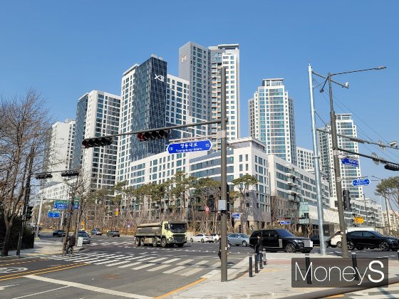 지난 3월6일 찾은 서울 강남구 일원동 아파트 모습. 디에이치자이개포 단지가 보인다. /사진=신유진 기자