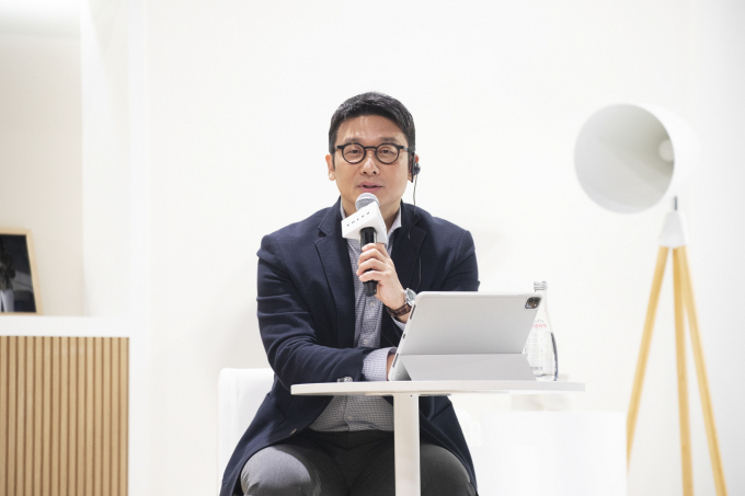 이윤모 볼보코리아 대표가 지난 14일 서울 신라호텔에서 열린 기자간담회를 통해 올해 국내시장에 1100억원을 투자하겠다고 밝혔다. /사진=볼보코리아