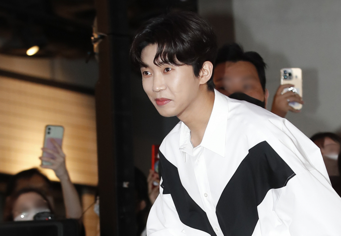 가수 임영웅의 '사랑역' 음원 영상 조회수가 1300만회를 돌파했다. 사진은 지난해 7월 서울 코엑스 메가박스에서 열린 영화 '비상선언' VIP 시사회에 참석했던 임영웅. /사진=뉴스1