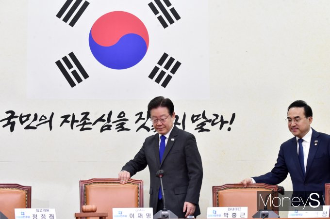 [머니S포토] 민주당 최고위 입장하는 이재명 대표